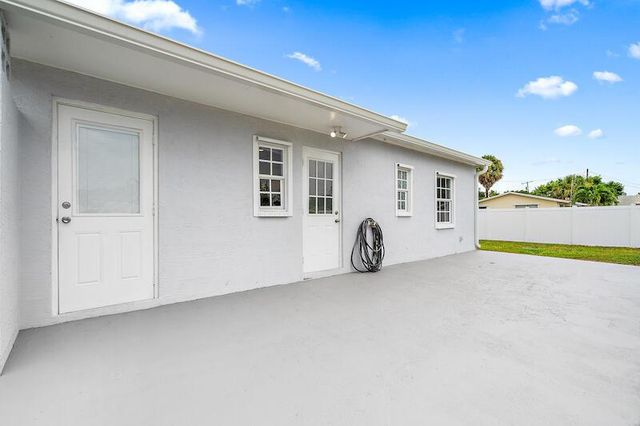 4615 Garden Avenue, West Palm Beach, FL 33405