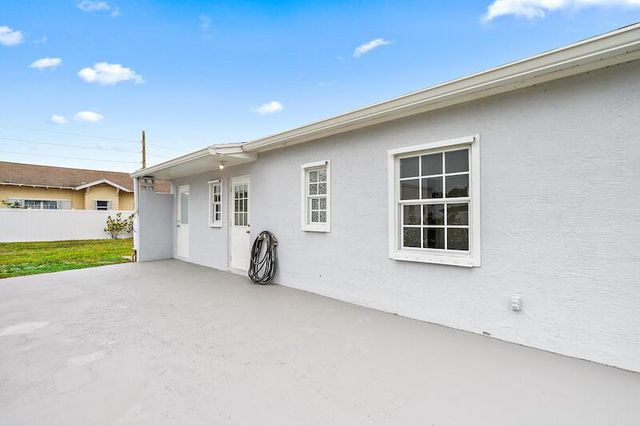 4615 Garden Avenue, West Palm Beach, FL 33405