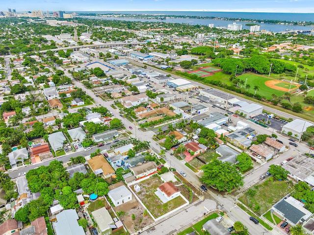 4615 Garden Avenue, West Palm Beach, FL 33405