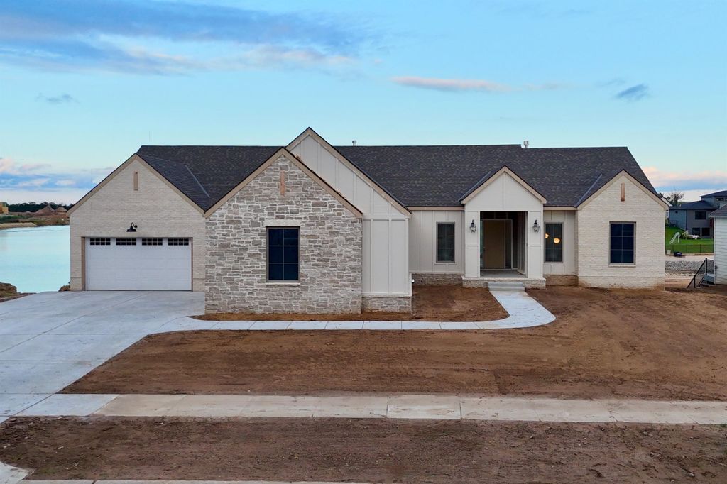 4624 N Ridge Port St., Wichita, KS 67205