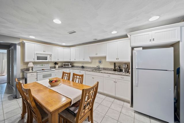 104 Norton Ave 12, Easton, MA 02375