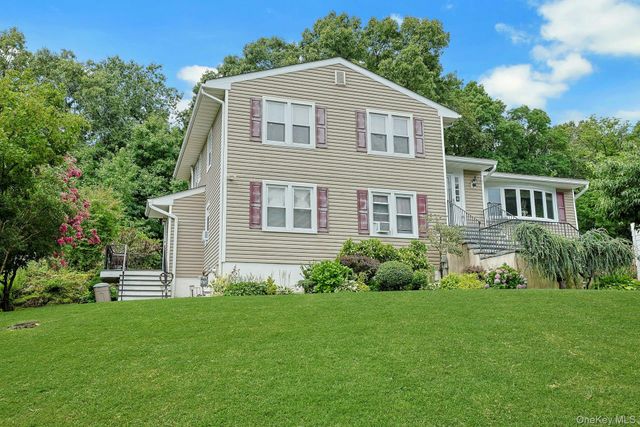 7 Holly Ridge Road, Valhalla, NY 10595