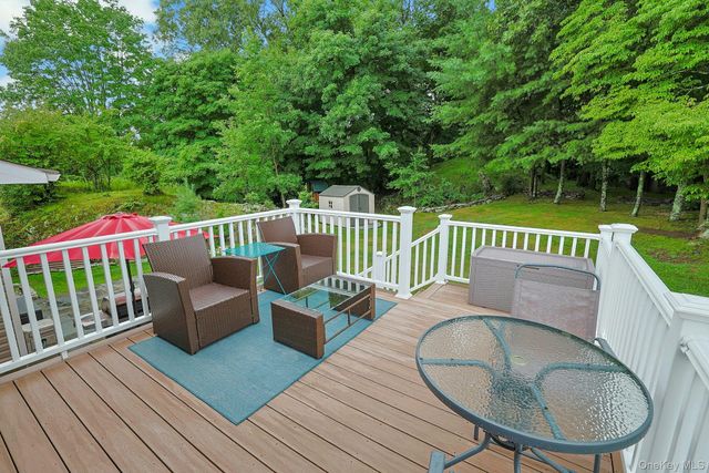 7 Holly Ridge Road, Valhalla, NY 10595