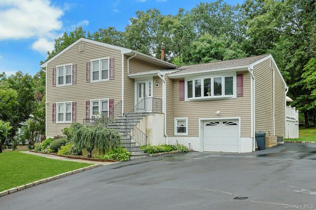 7 Holly Ridge Road, Valhalla, NY 10595