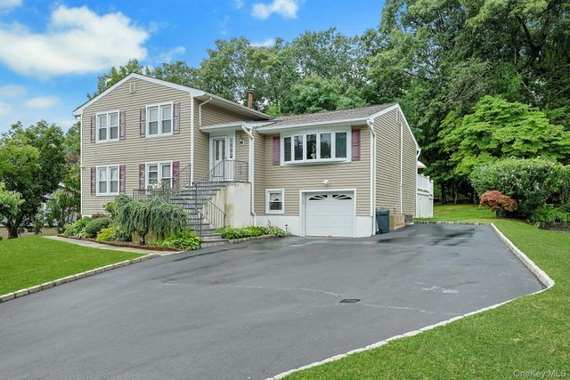 7 Holly Ridge Road, Valhalla, NY 10595