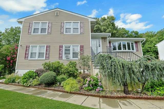 7 Holly Ridge Road, Valhalla, NY 10595