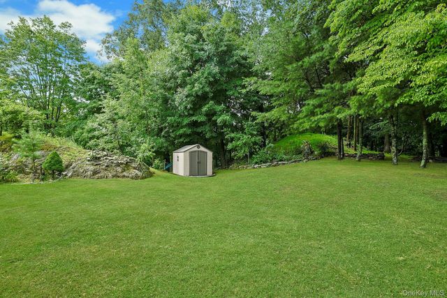 7 Holly Ridge Road, Valhalla, NY 10595