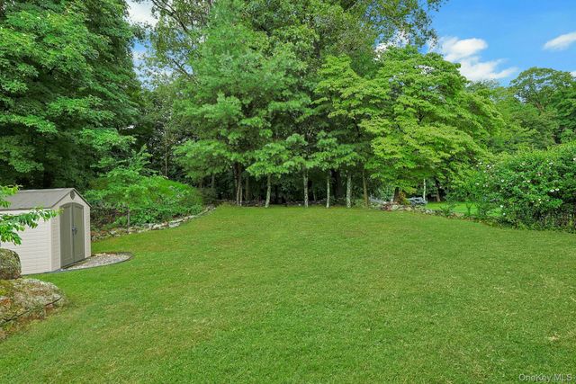 7 Holly Ridge Road, Valhalla, NY 10595