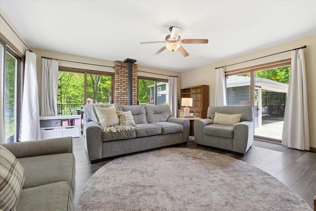 20 SPENCER Circle, Council Bluffs, IA 51503
