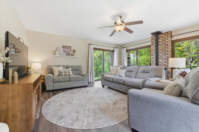 20 SPENCER Circle, Council Bluffs, IA 51503