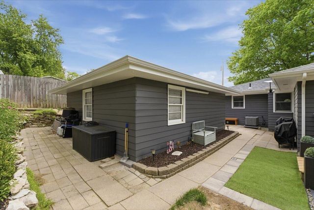 20 SPENCER Circle, Council Bluffs, IA 51503