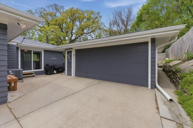 20 SPENCER Circle, Council Bluffs, IA 51503