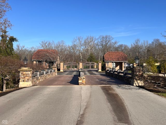 1 Woodard Bluff, Zionsville, IN 46077