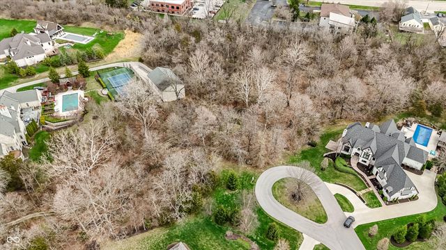 1 Woodard Bluff, Zionsville, IN 46077