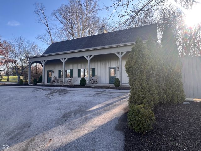 1 Woodard Bluff, Zionsville, IN 46077