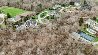 1 Woodard Bluff, Zionsville, IN 46077
