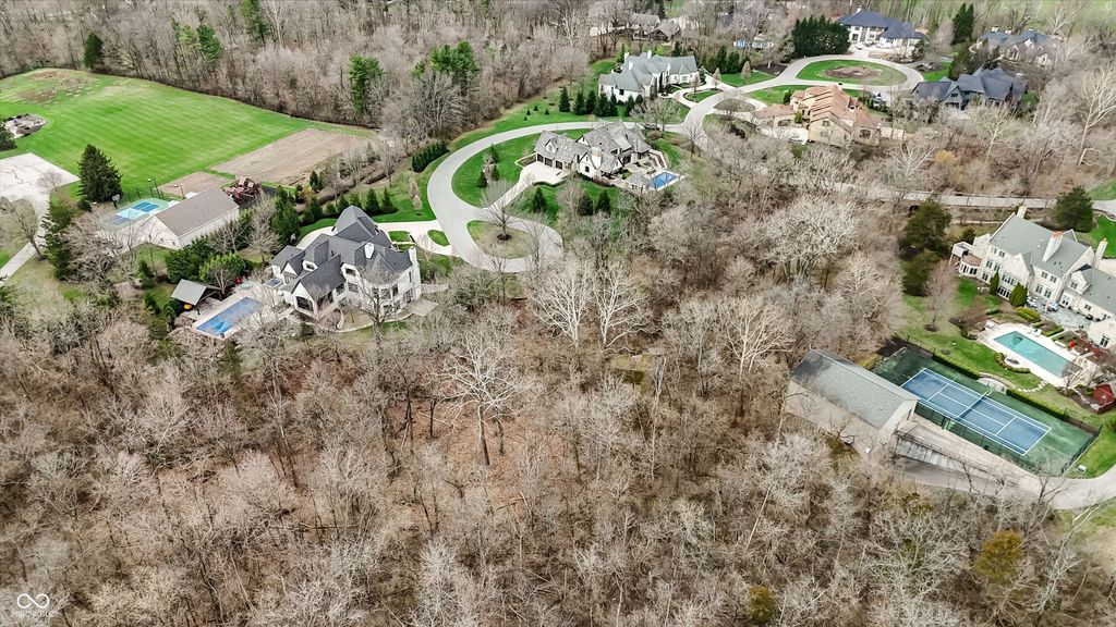 1 Woodard Bluff, Zionsville, IN 46077