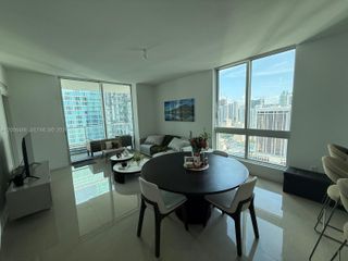 300 S Biscayne Blvd T-3301, Miami, FL 33131