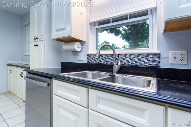1454 Pine Valley Boulevard, Ann Arbor, MI 48104