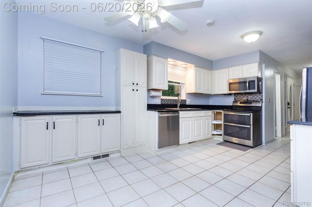 1454 Pine Valley Boulevard, Ann Arbor, MI 48104