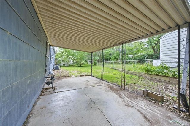 10001 Bellaire Avenue, Kansas City, MO 64134