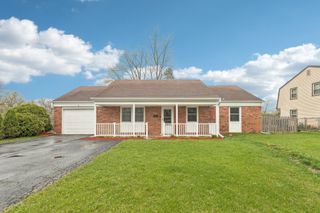 2 Emerson Drive, Schaumburg, IL 60194