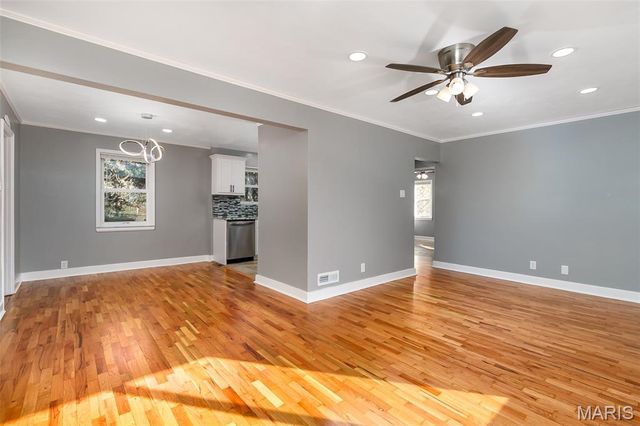 1542 Grant Road, St Louis, MO 63119