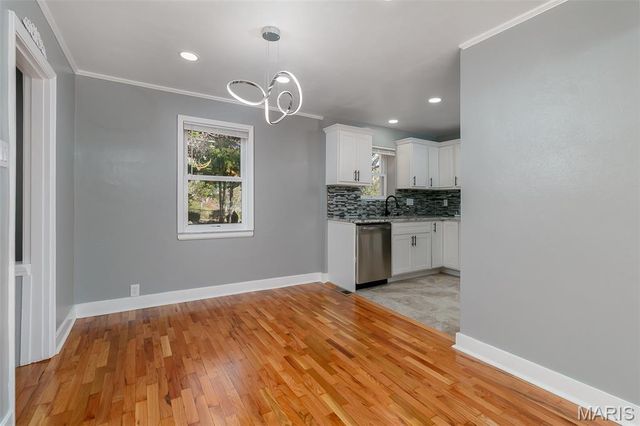 1542 Grant Road, St Louis, MO 63119