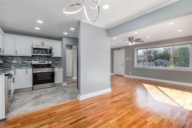 1542 Grant Road, St Louis, MO 63119