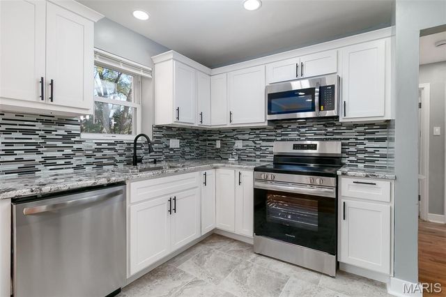 1542 Grant Road, St Louis, MO 63119