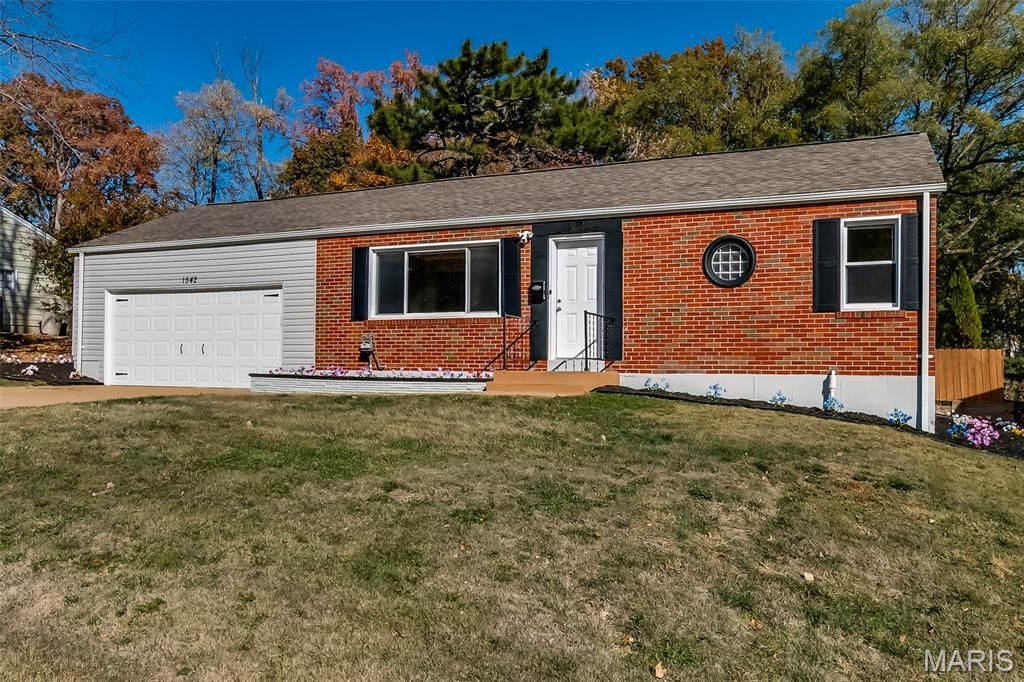 1542 Grant Road, St Louis, MO 63119