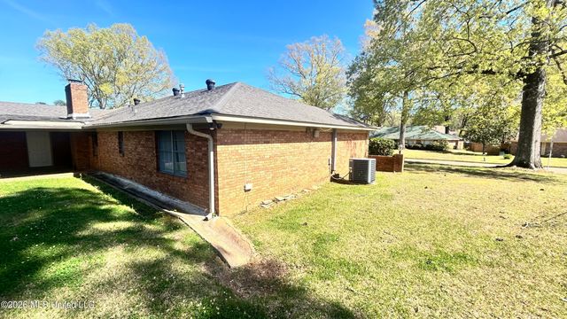1628 Fairwood Drive, Jackson, MS 39213