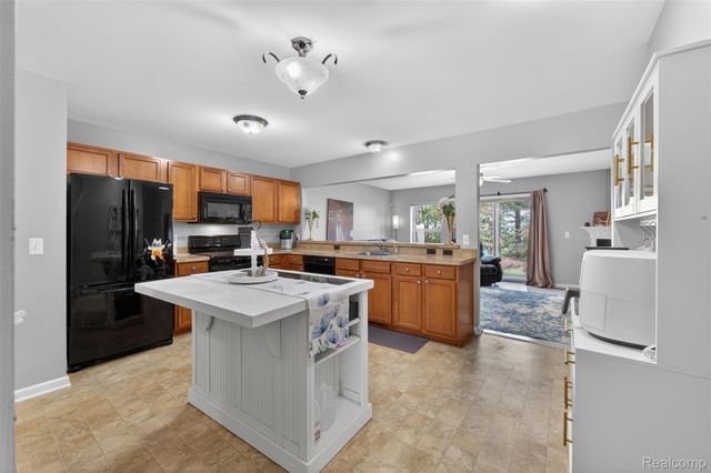 24 Millstone Drive, Waterford Charter Township, MI 48328