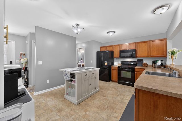 24 Millstone Drive, Waterford Charter Township, MI 48328