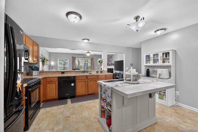 24 Millstone Drive, Waterford Charter Township, MI 48328