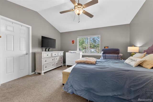 24 Millstone Drive, Waterford Charter Township, MI 48328