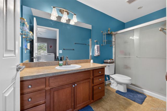 24 Millstone Drive, Waterford Charter Township, MI 48328