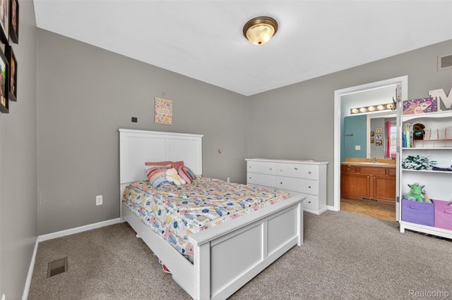 24 Millstone Drive, Waterford Charter Township, MI 48328