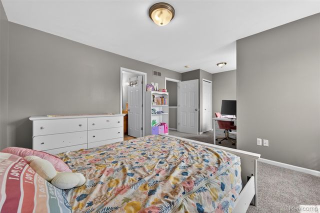 24 Millstone Drive, Waterford Charter Township, MI 48328