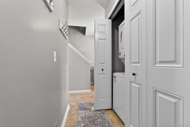24 Millstone Drive, Waterford Charter Township, MI 48328