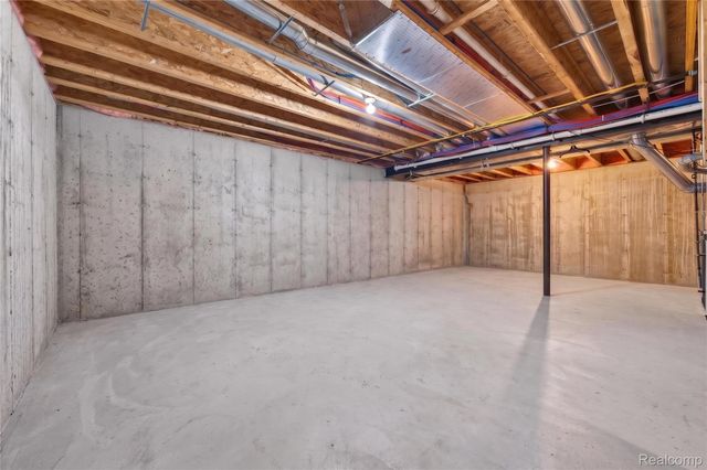 24 Millstone Drive, Waterford Charter Township, MI 48328
