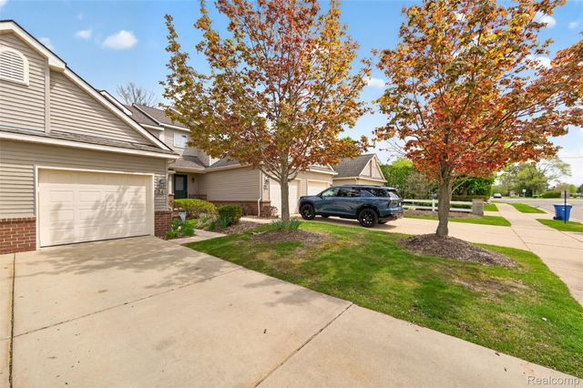 24 Millstone Drive, Waterford Charter Township, MI 48328