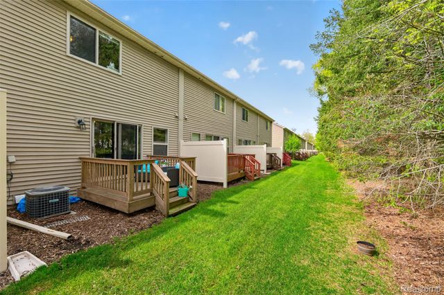 24 Millstone Drive, Waterford Charter Township, MI 48328