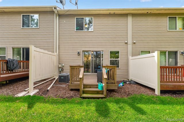 24 Millstone Drive, Waterford Charter Township, MI 48328