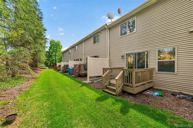 24 Millstone Drive, Waterford Charter Township, MI 48328