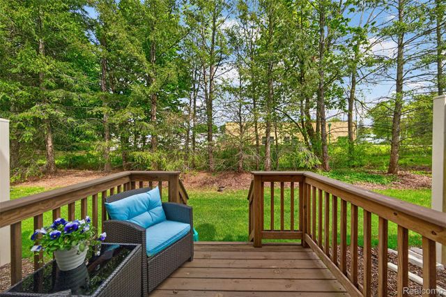 24 Millstone Drive, Waterford Charter Township, MI 48328