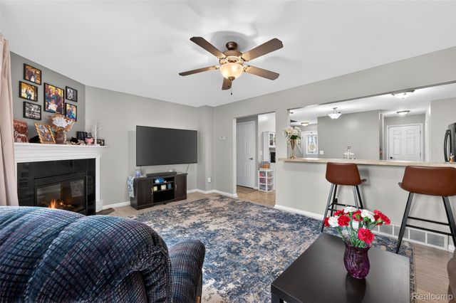 24 Millstone Drive, Waterford Charter Township, MI 48328