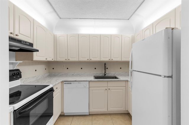 2661 Riverside Drive 2, Coral Springs, FL 33065