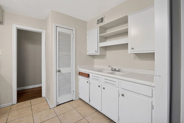 1886 CORNING AVE, Memphis, TN 38127