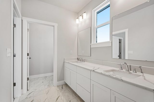 16839 Crittenden Drive 231, Macomb Twp, MI 48044